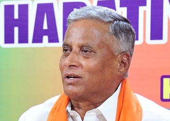 Minister V Somanna addressing press conference at BJP office, in Bengaluru on Sunday 1st December 2019 Pics: www.pics4news.com
